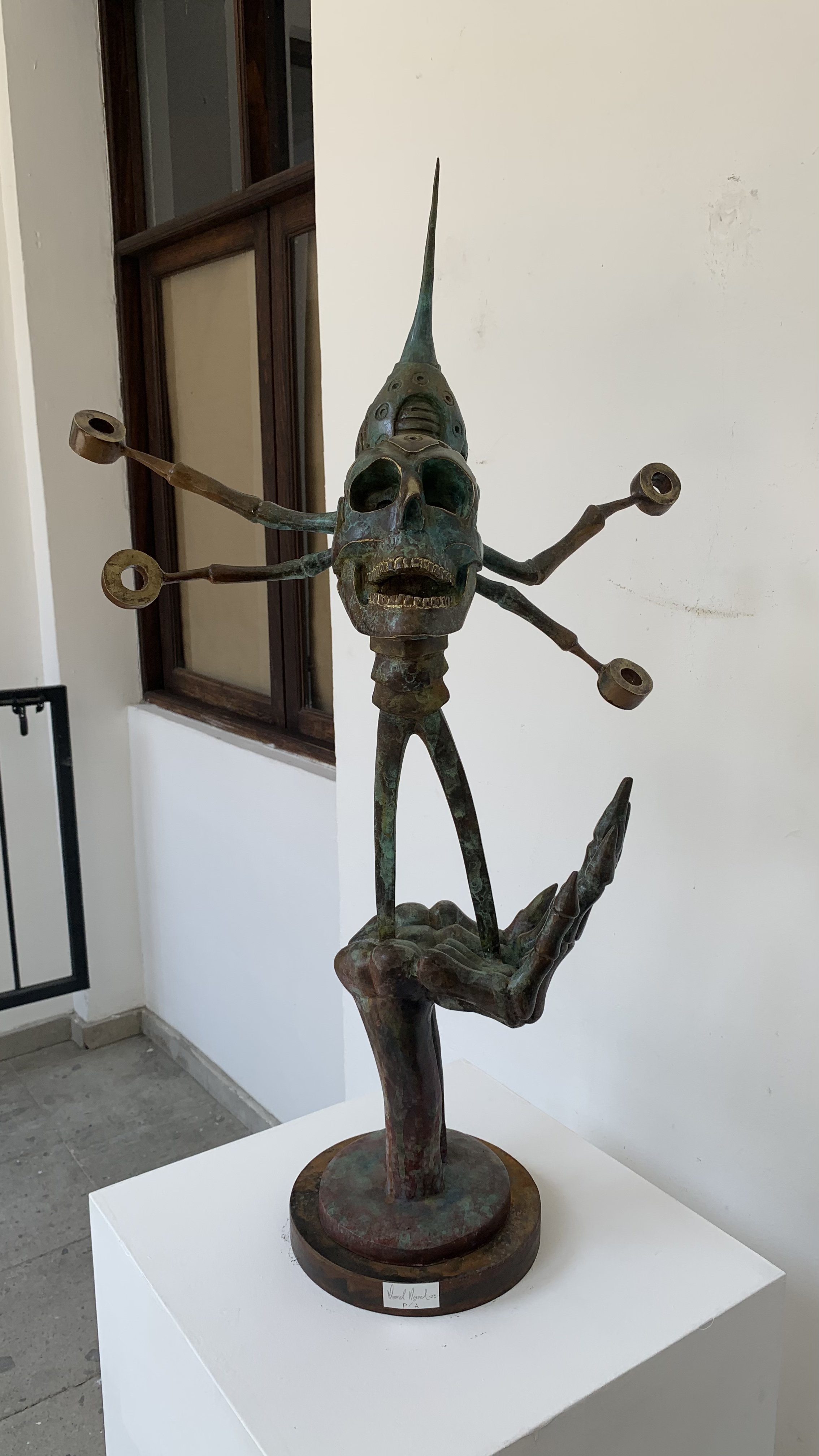  7586 